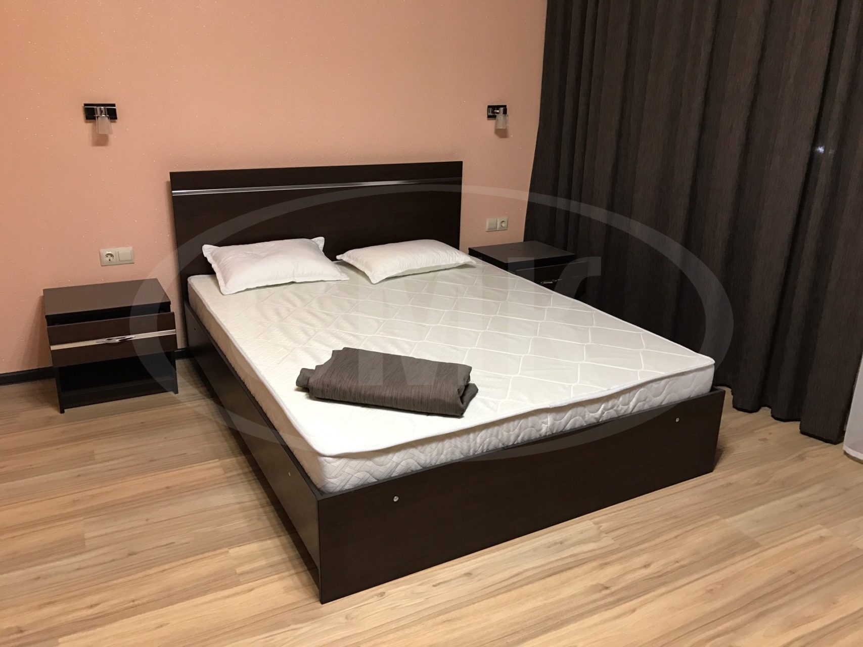 Кровать с тумбами для гостиничных номеров (цвет венге) .
