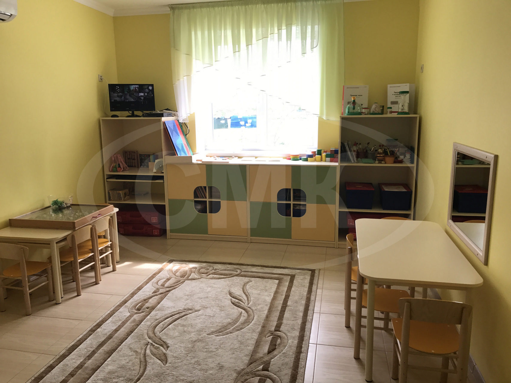 Мебель для детских учреждений - стенка игровая, столы и стулья.