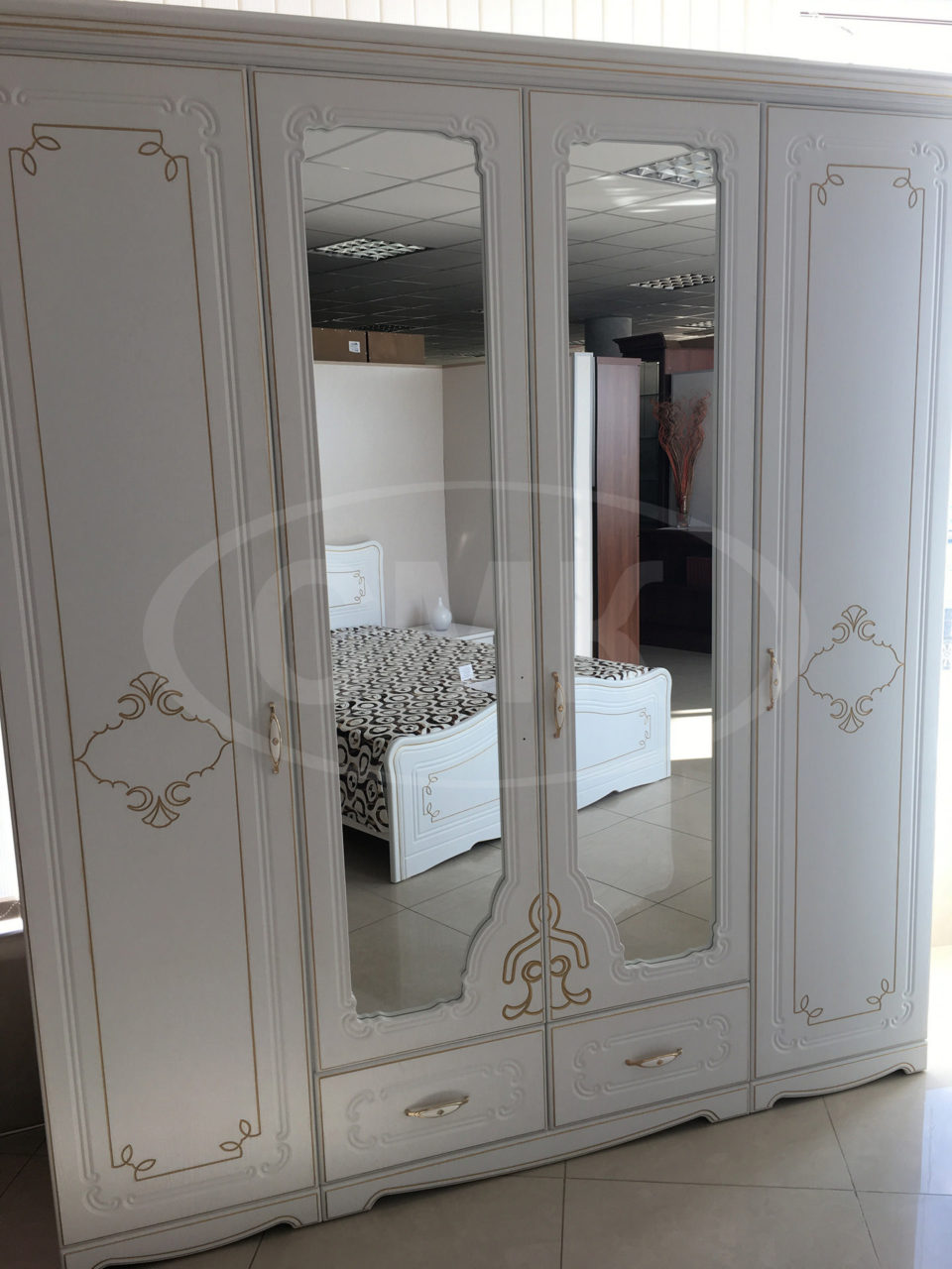 Шкаф с зеркалами (белый с золотой патиной).