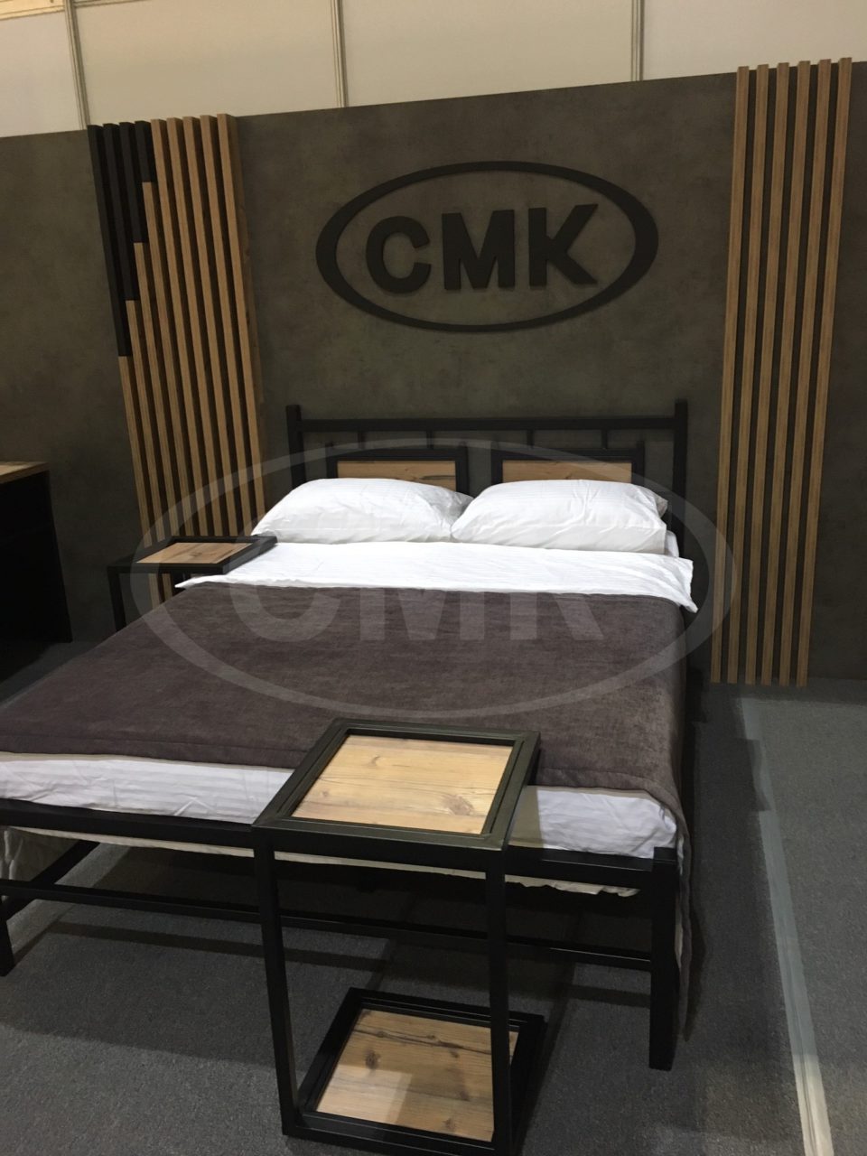 Кровать металлическая с тумбами"Брикс" (стиль Лофт).Мебель для гостинец.